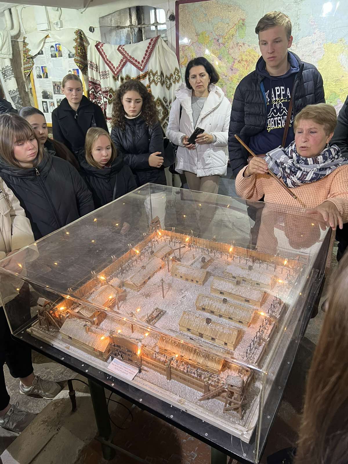 Перед макетом одного із виправно-трудового табору СРСР